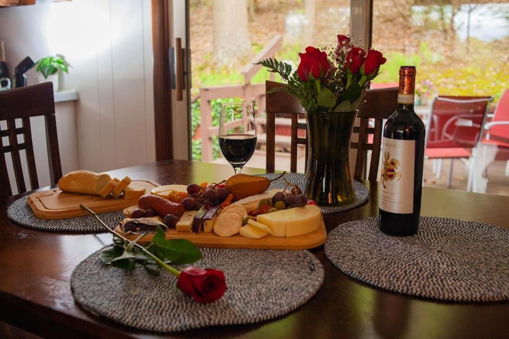 Modern Cabin With Hot Tub Grill Lake Beach Wineries Hiking Fishing And Hershey Park Family And Pet Friendly Superhosts On Ab&B Mount Gretna Exterior foto