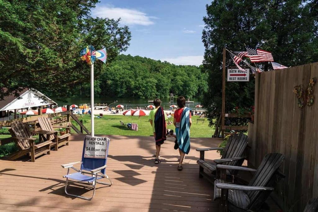 Modern Cabin With Hot Tub Grill Lake Beach Wineries Hiking Fishing And Hershey Park Family And Pet Friendly Superhosts On Ab&B Mount Gretna Exterior foto