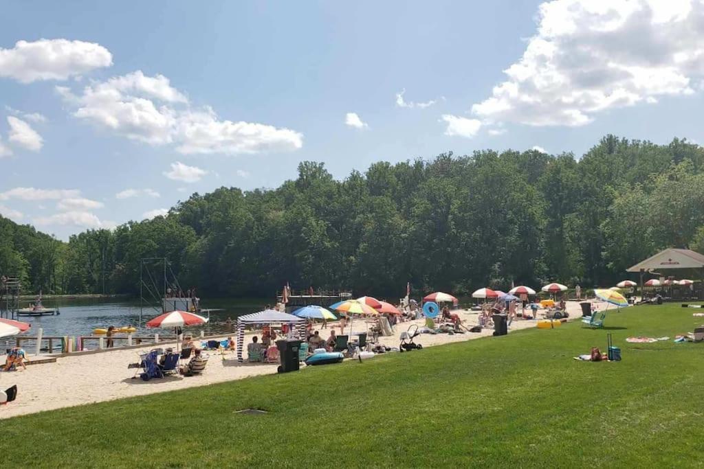 Modern Cabin With Hot Tub Grill Lake Beach Wineries Hiking Fishing And Hershey Park Family And Pet Friendly Superhosts On Ab&B Mount Gretna Exterior foto